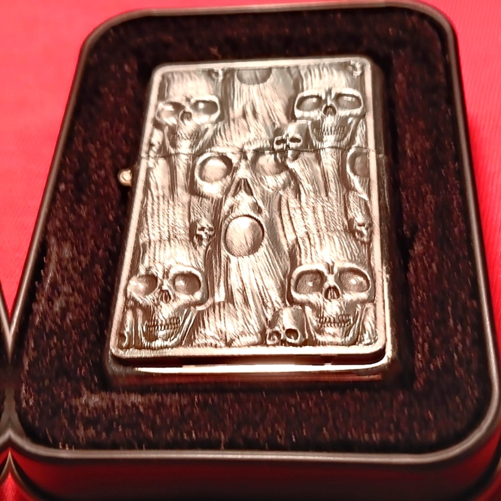 -Silver Skull Designed Lighter W/ Metal Box - By Star - VG Condition